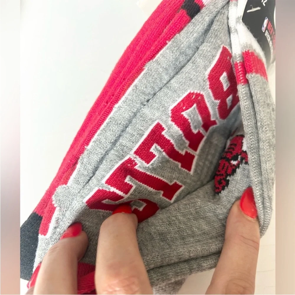 ⭐️ NEW NEW NBA Chicago Bulls Men’s Crew Socks 3-Pack Gray Red Black 6–12